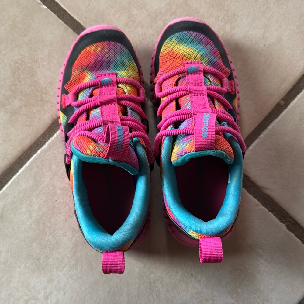 New balance girl tennis shoe